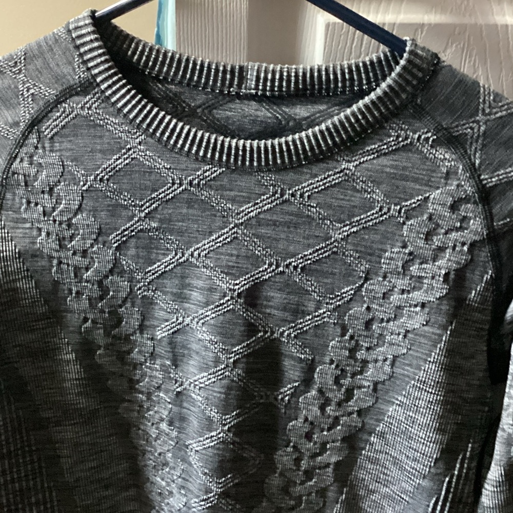 Lululemon Athletica Textured Gray Long Sleeve